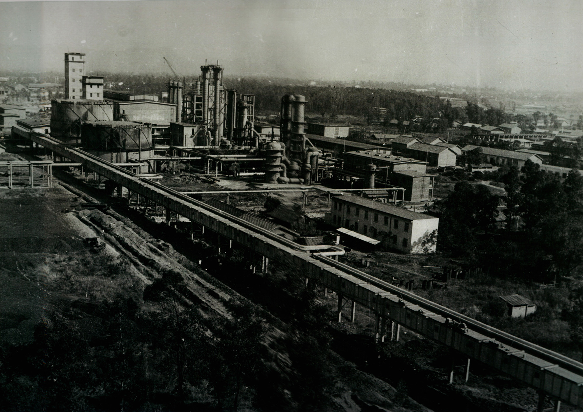 1.建廠初期柳化廠區(qū)一角。.jpg