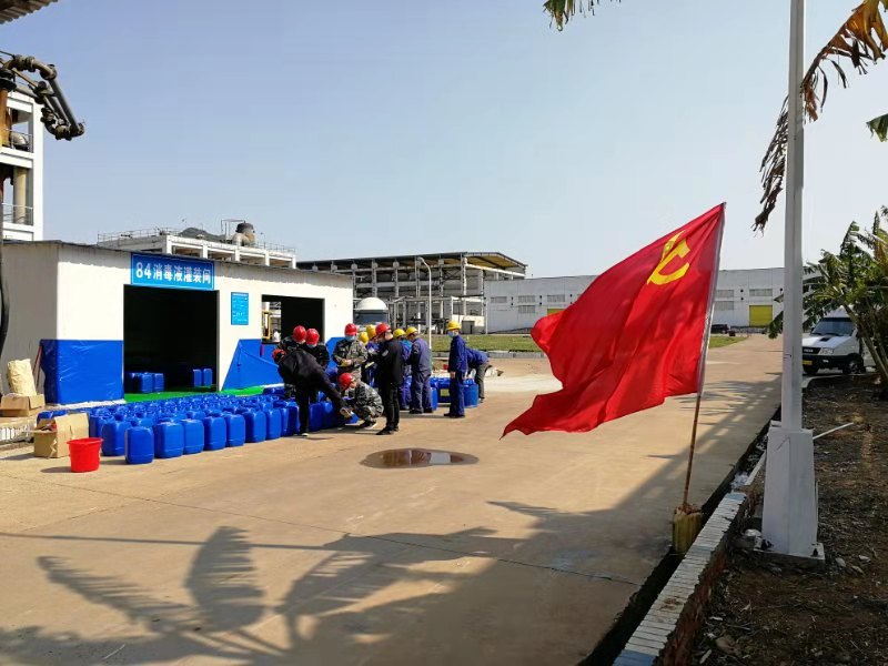 2.2020年2月18日，廣西柳化氯堿公司生產(chǎn)、罐裝84消毒液，助力疫情防控。.jpg
